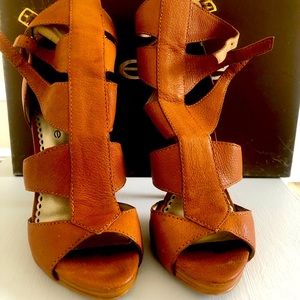 Semi-new. Good condition. Tan, sexy shoes.